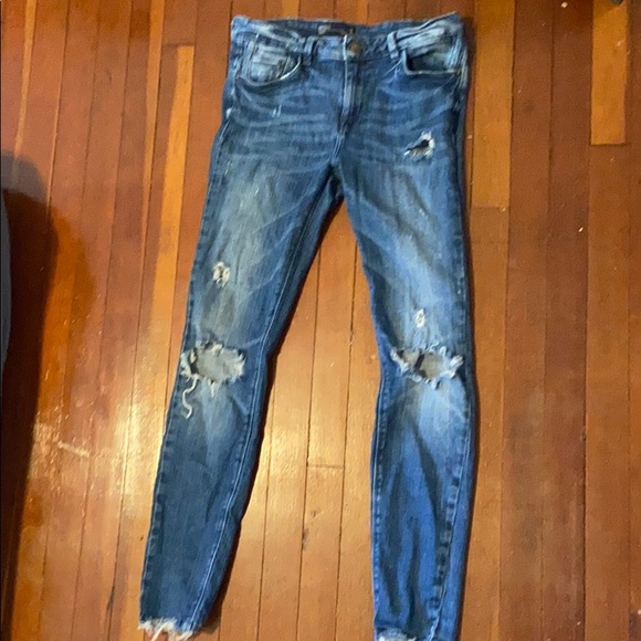 ZARA RIPPED JEANS - Picture 2 of 4